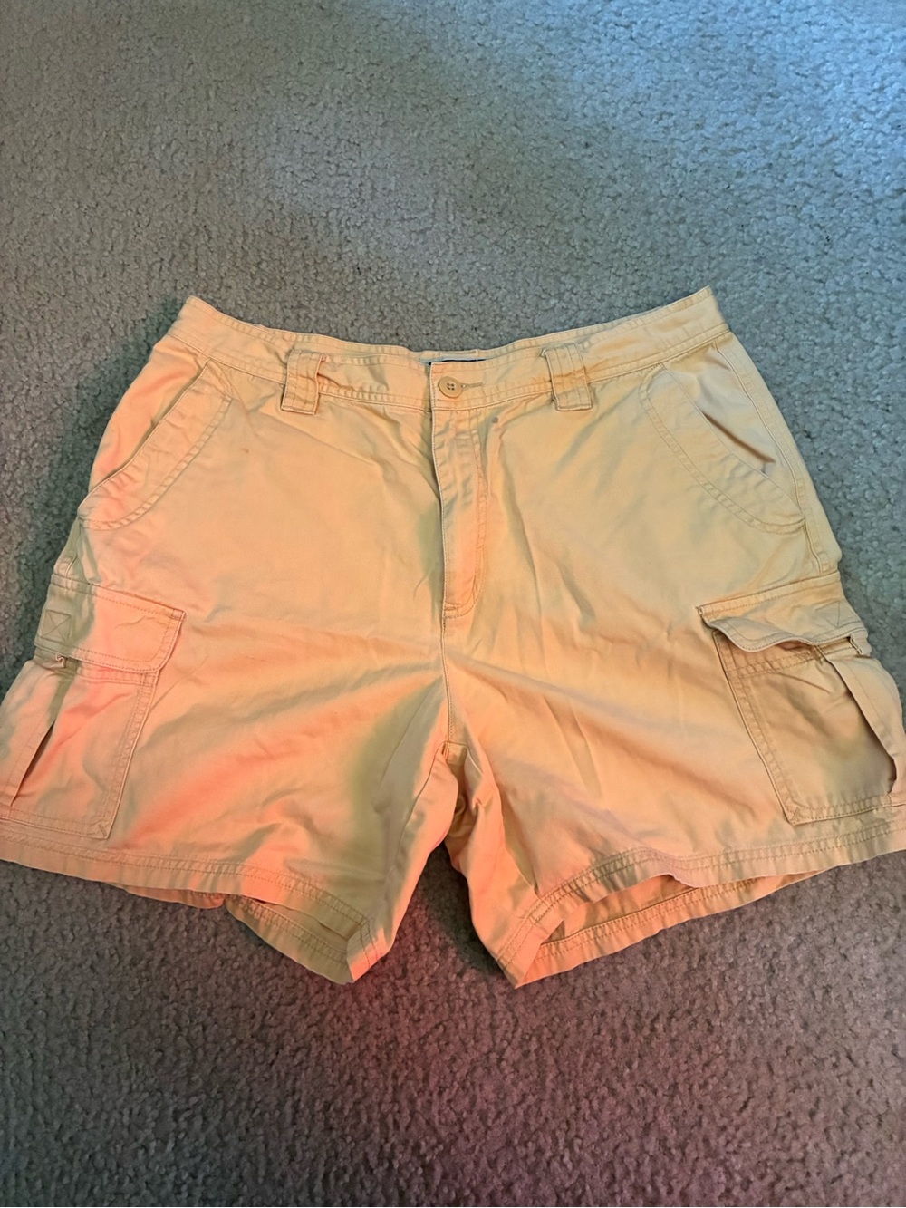 Columbia Men's Flat Front Cargo Shorts in Light Yellow
